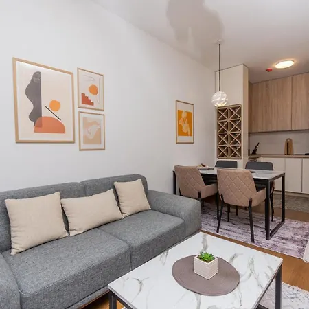 Hill Homes Compass With A Garage Lejlighed