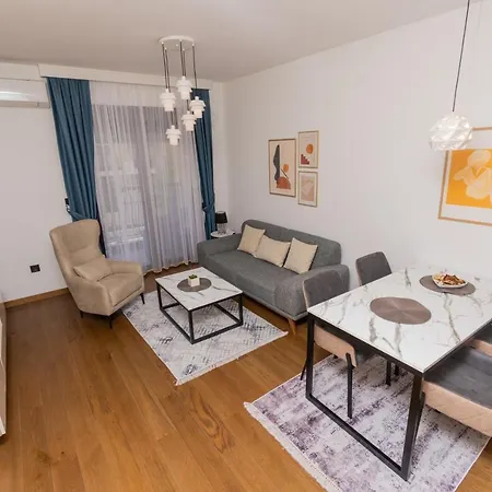 Hill Homes Compass With A Garage Apartament *