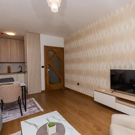 Hill Homes Compass With A Garage Apartament *